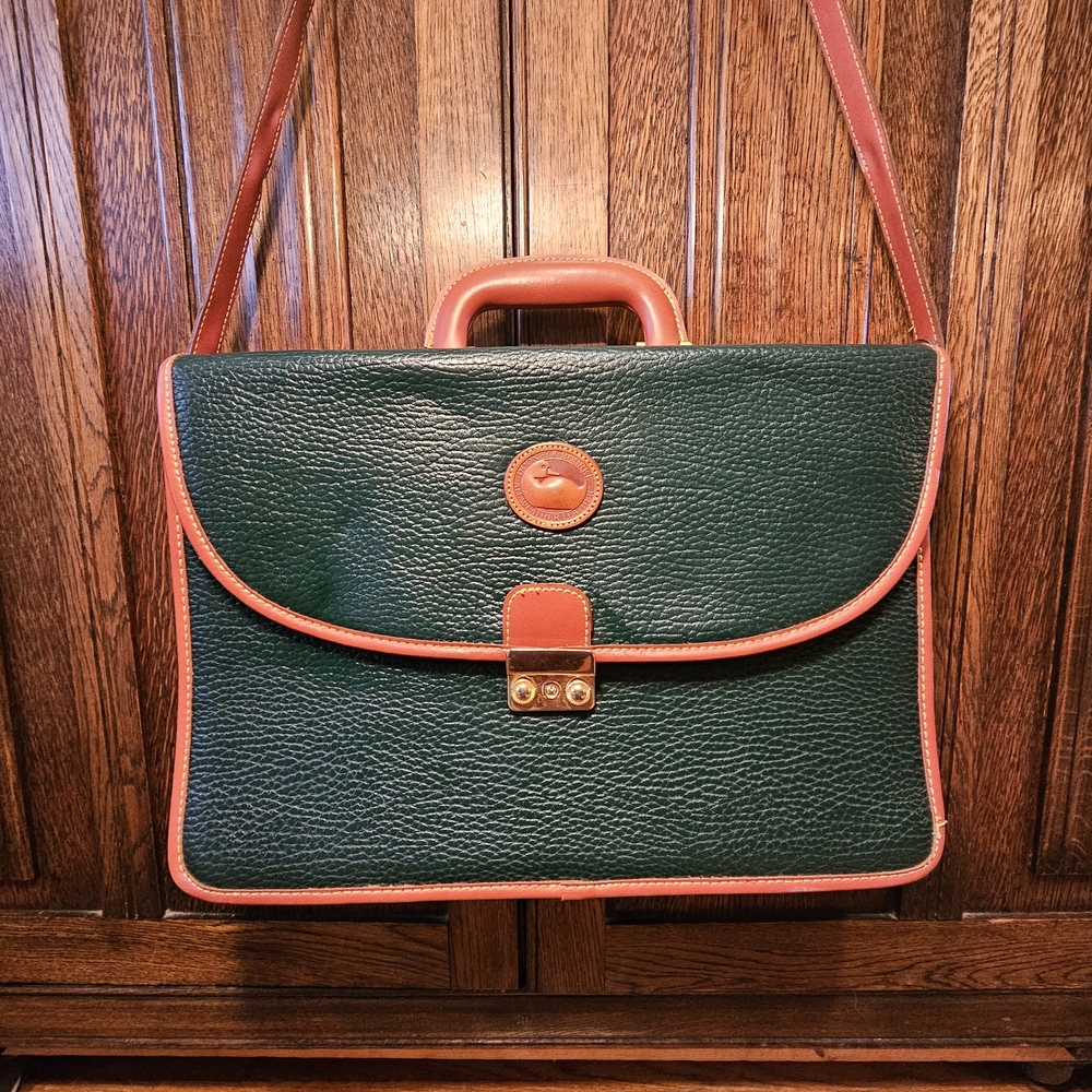 Classic Vintage 💚 Dooney & Bourke Green and Tan Laptop Bag